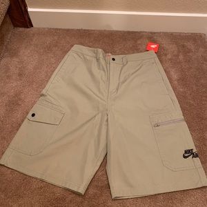 Nike cargo shorts size 32 m